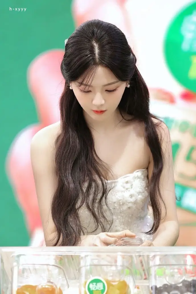 警方查处赌博APP现场